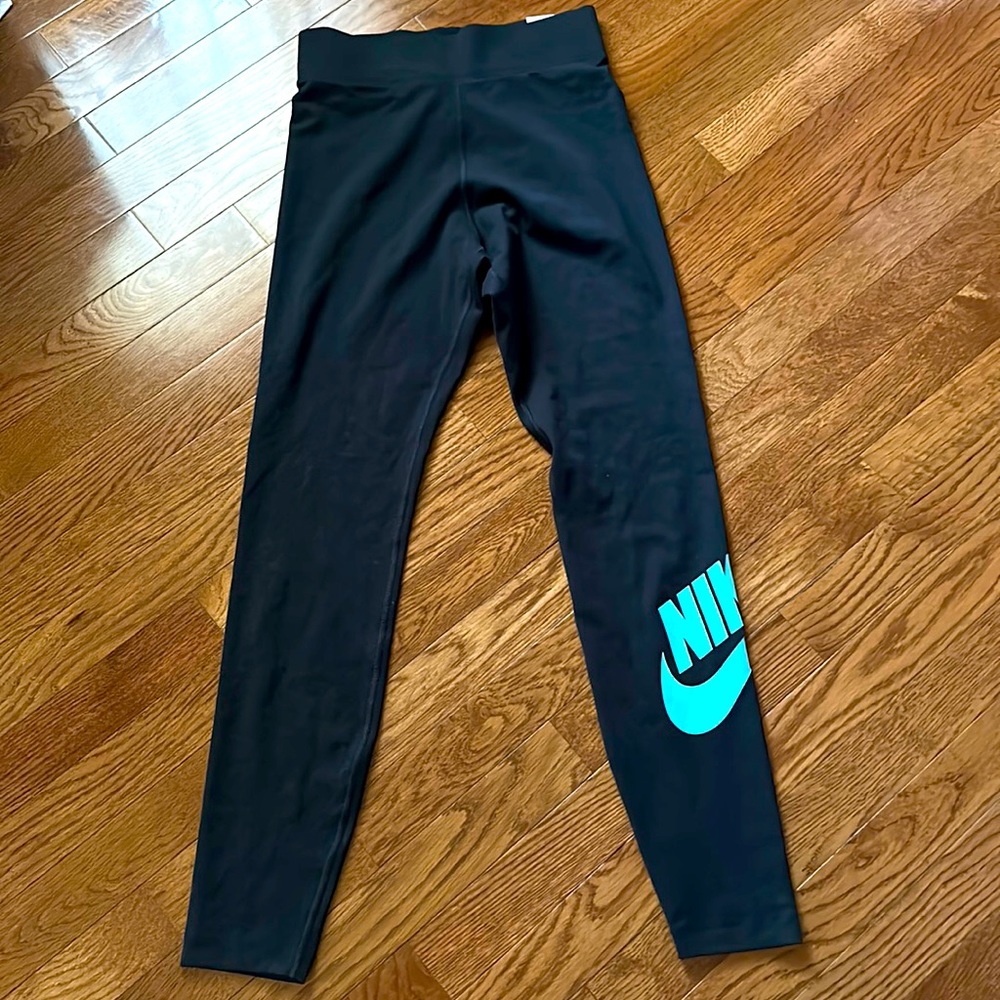 NWT Nike High Rise black leggings